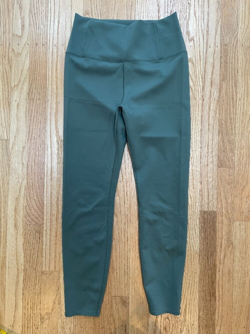 Vuori Size Large Sage Green Leggings